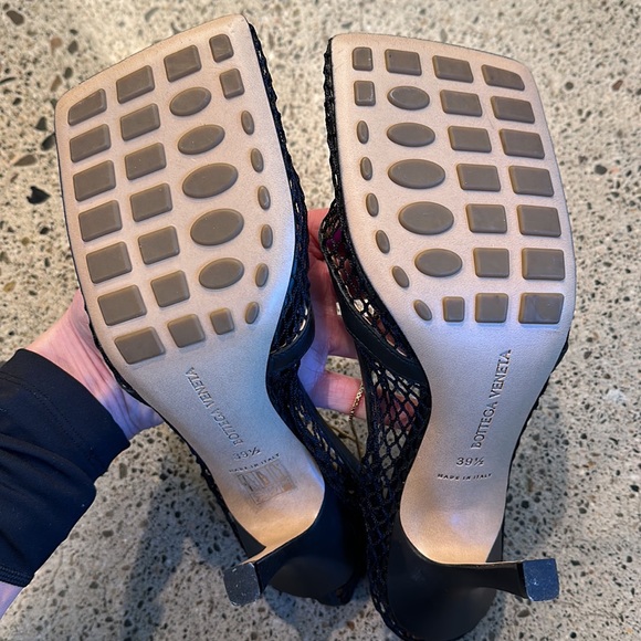 Bottega Veneta Stretch Pumps with Chain - Picture 4 of 5